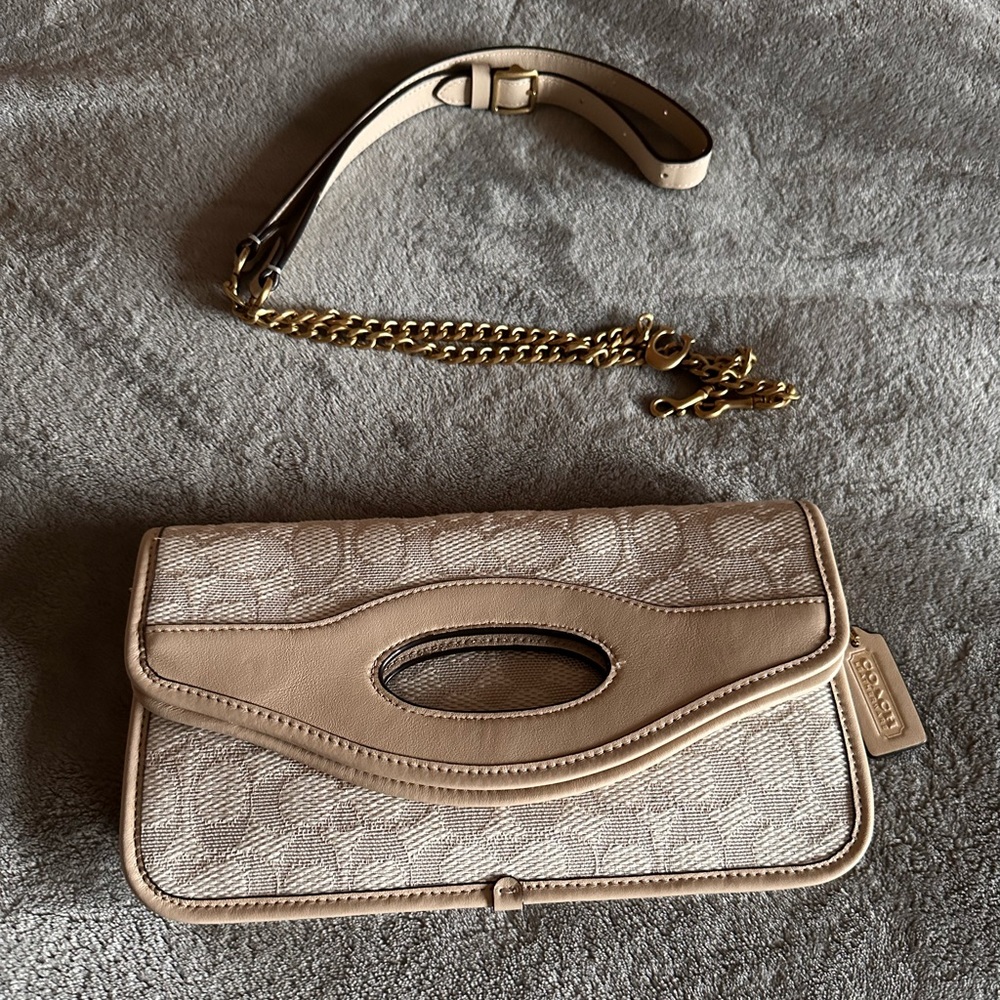 Coach Foldover Cut-Out Clutch Crossbody In Signature Jacquard (White)